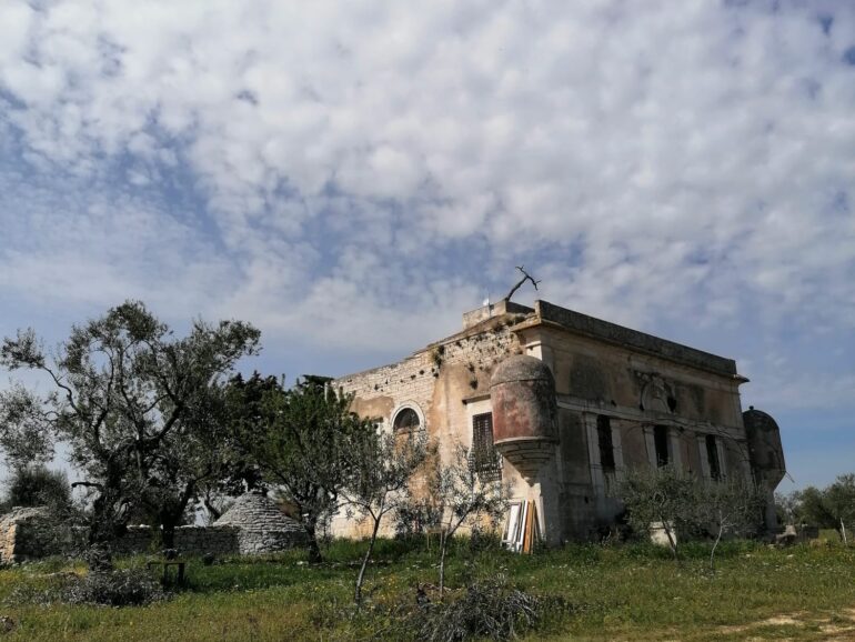 Viale dei Giusti: sentieri del biancospino e degli ulivi